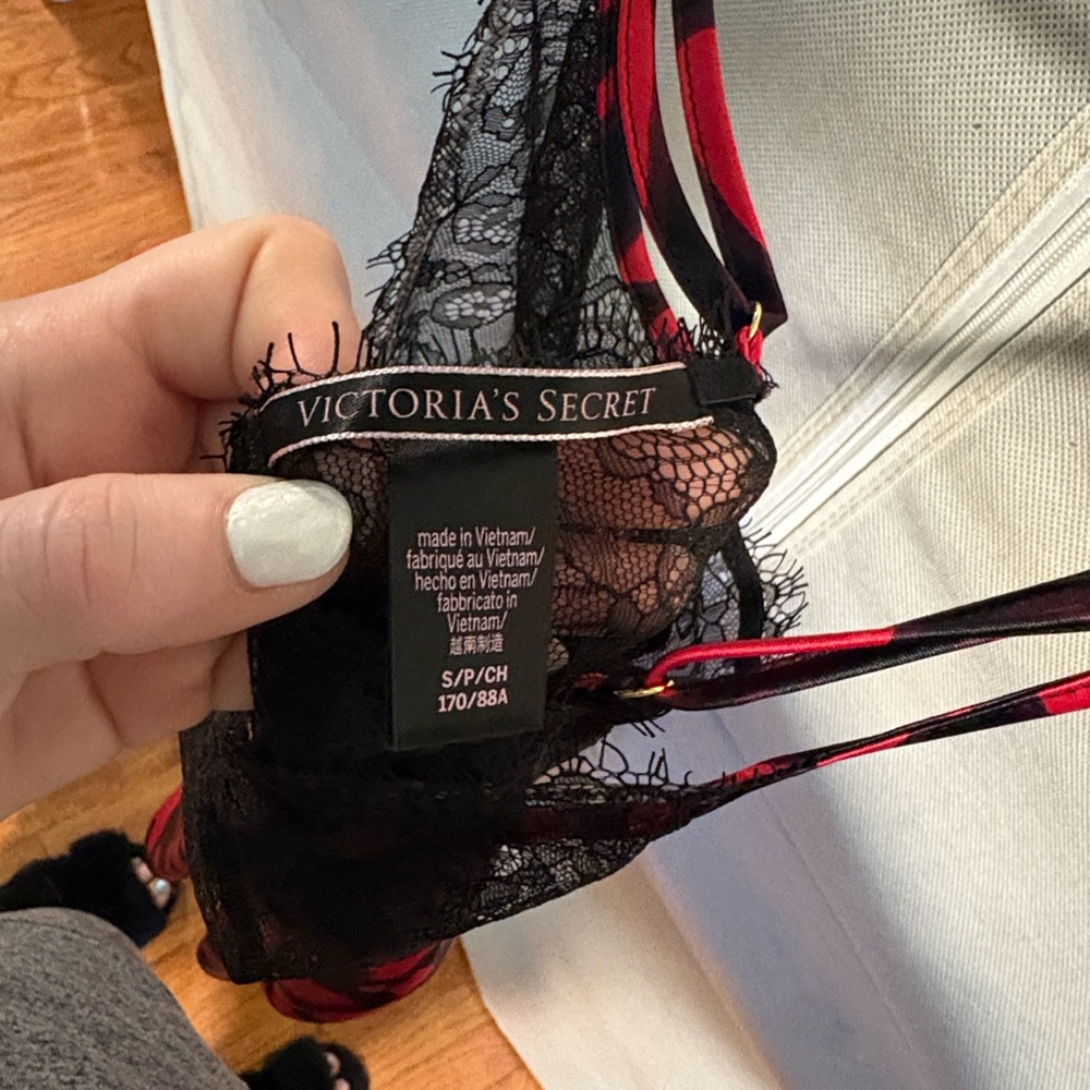 Victoria's Secret Red and Black Heart Chemise - Picture 2 of 8